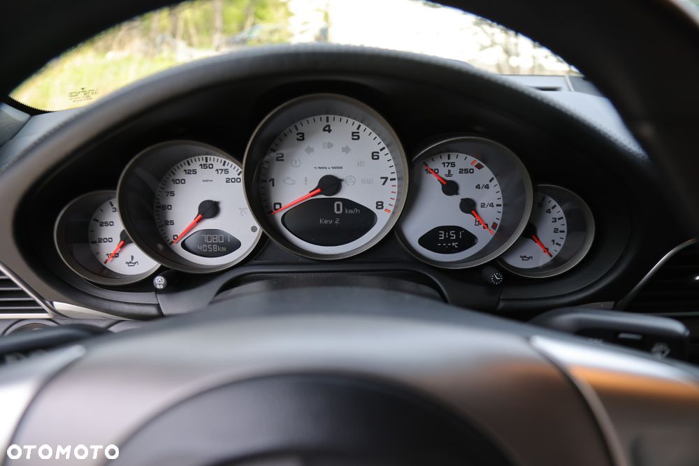 Porsche 911 Carrera 4S - 11