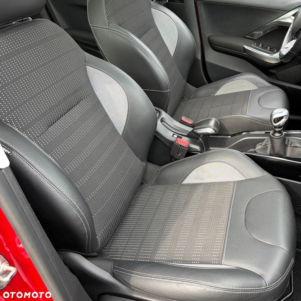 Peugeot 2008 1.2 Pure Tech GPF Allure S&S - 16