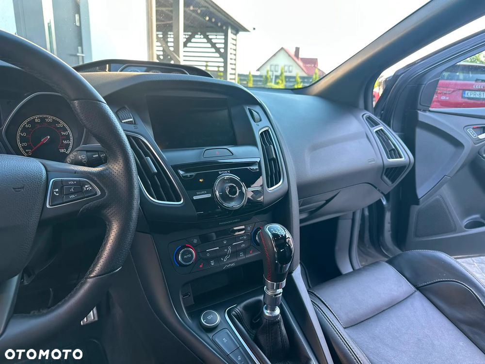 Ford Focus 2.0 EcoBoost ST - 15
