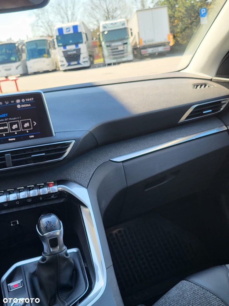 Peugeot 3008 1.2 PureTech GPF Allure S&S - 9