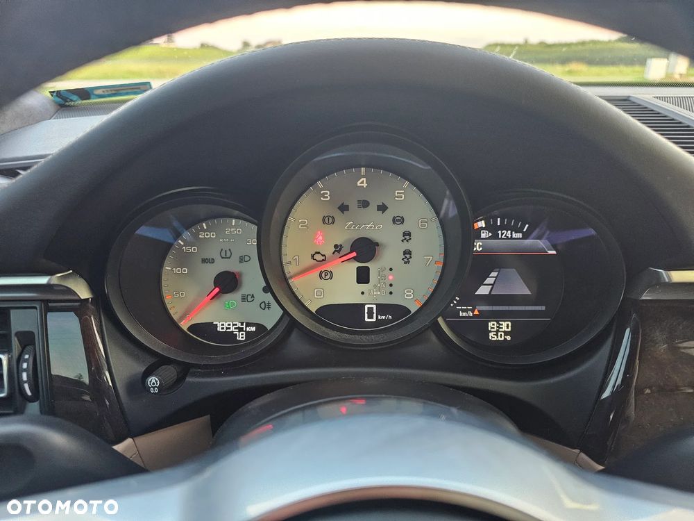 Porsche Macan Turbo - 10