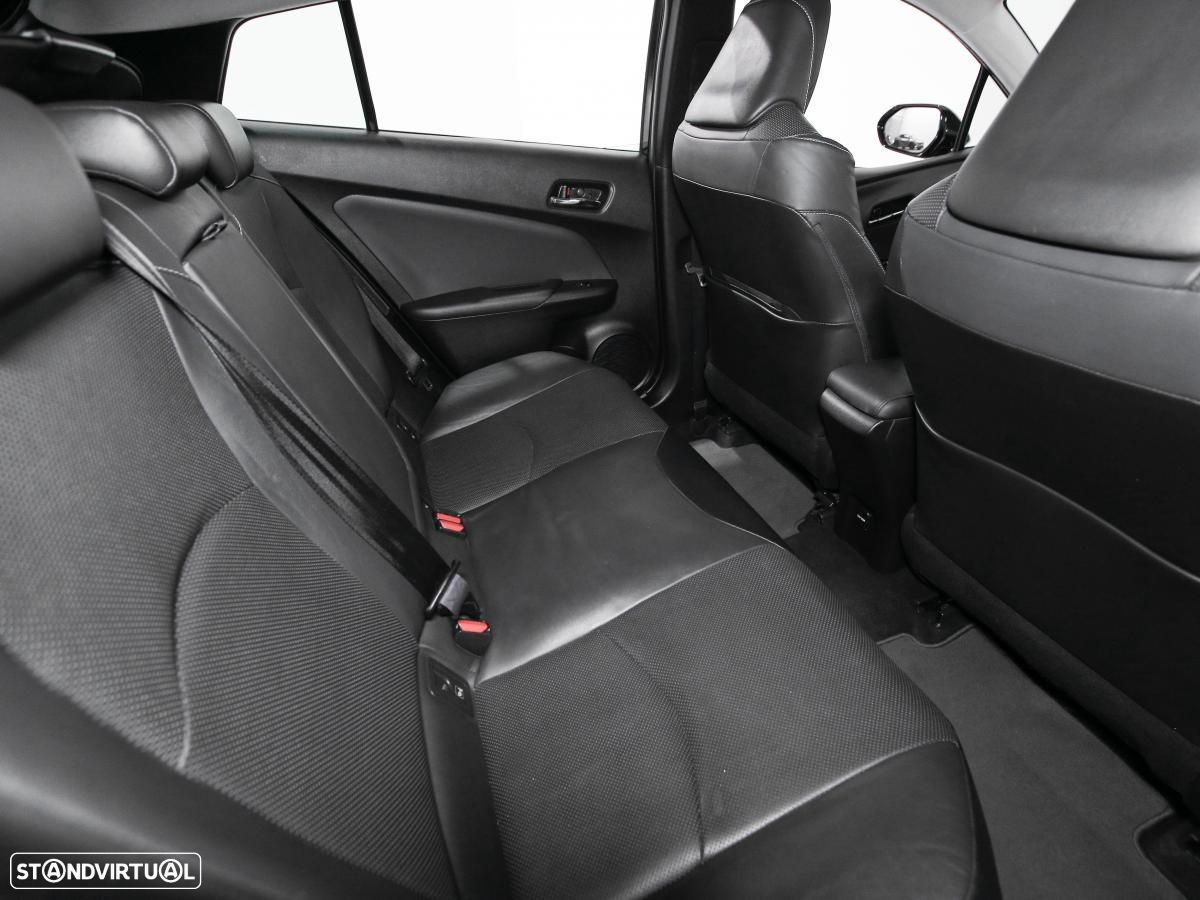 Toyota Prius 1.8 Plug-In Luxury - 10