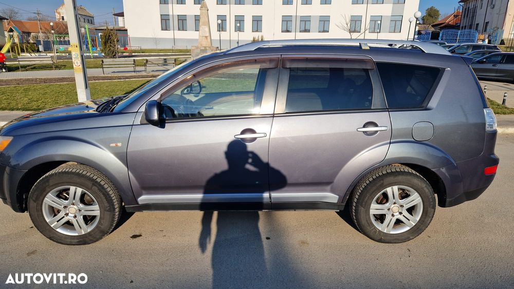 Mitsubishi Outlander 2.2 DI-D NAVI Instyle - 10