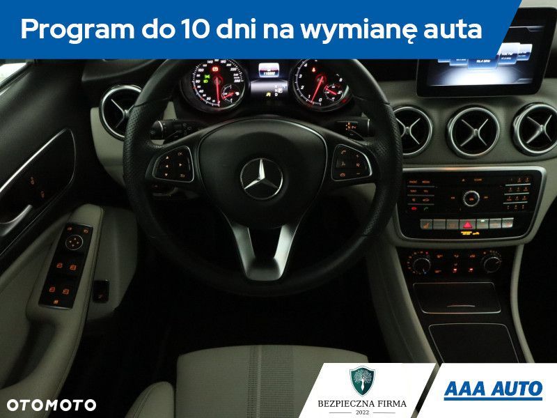 Mercedes-Benz GLA - 9