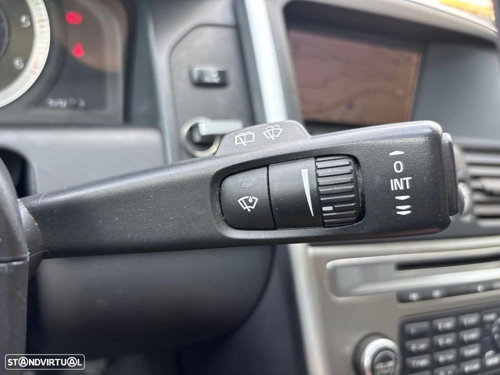 Volvo XC 60 2.4 D Drive Momentum - 10