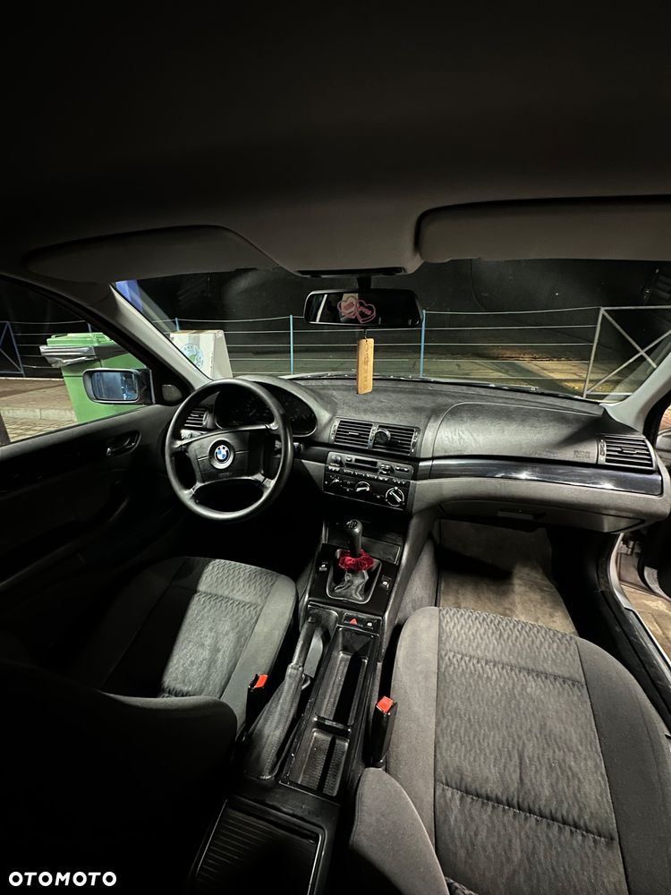 BMW Seria 3 320i - 10