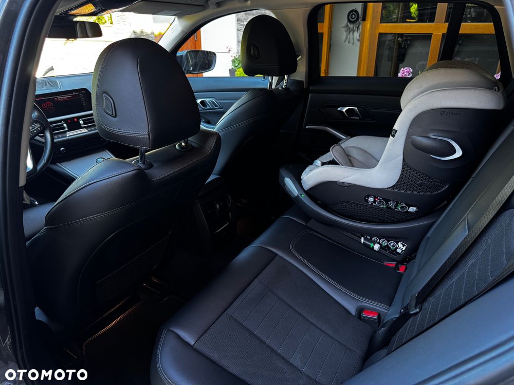 BMW Seria 3 320d xDrive Edition Luxury Line Purity - 23