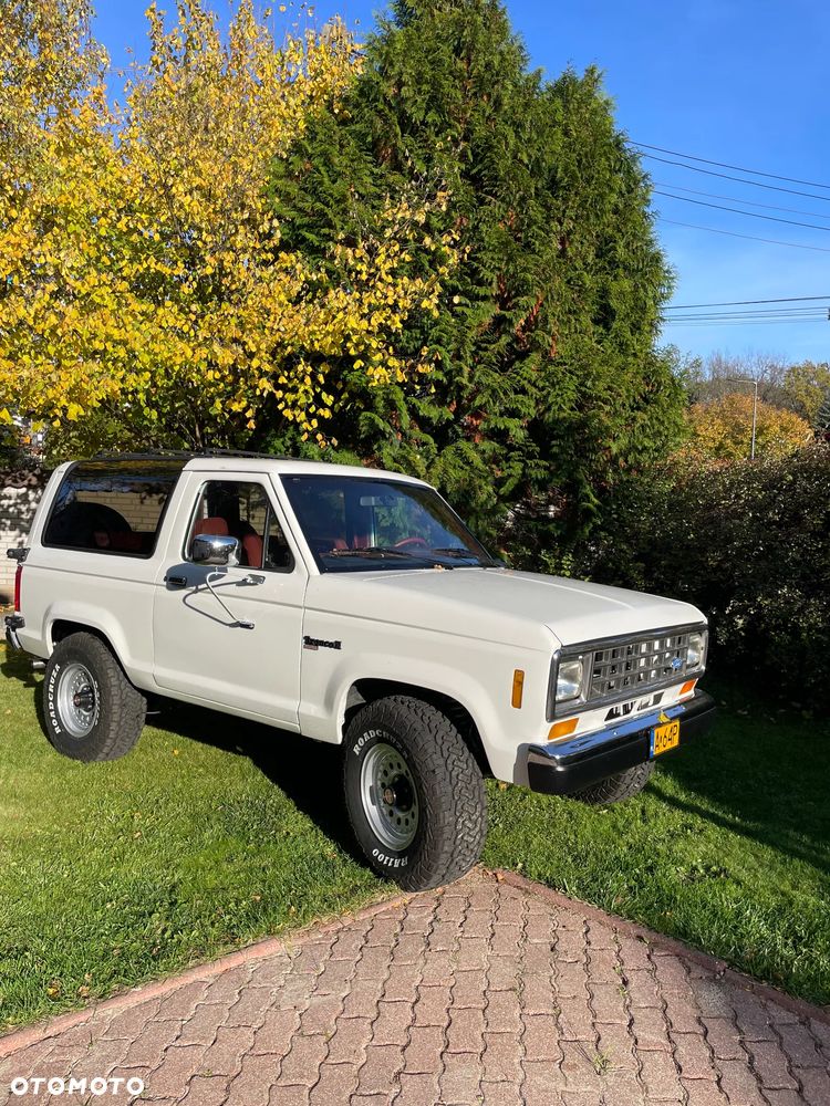 Ford Bronco - 1