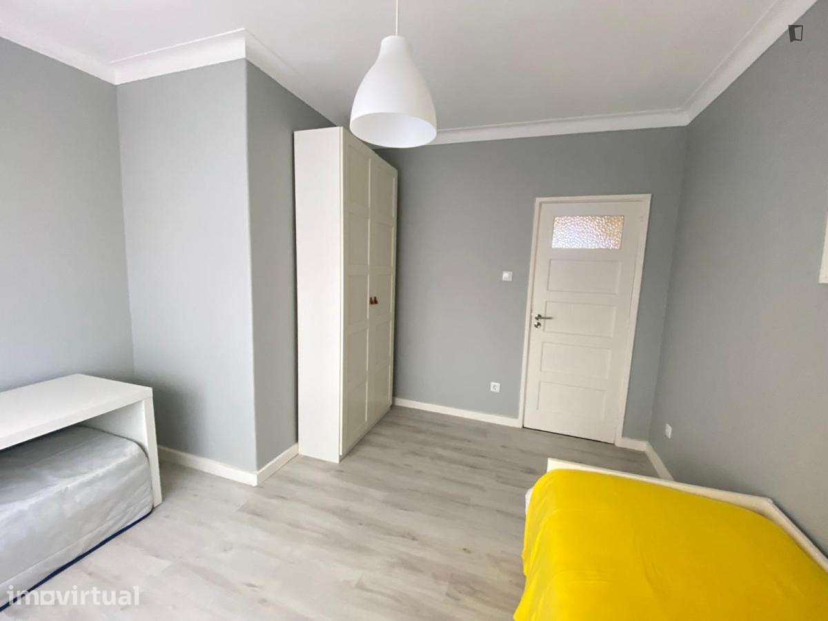 Quarto - localizado em Rio Tinto Porto - Grande imagem: 2/10
