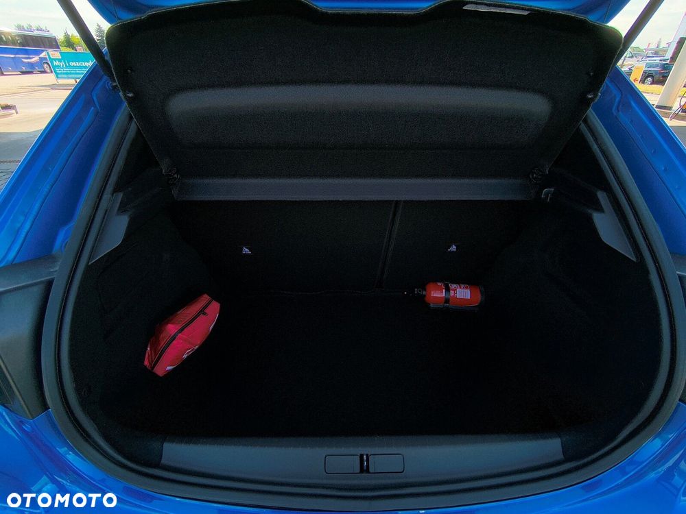 Peugeot 208 - 8