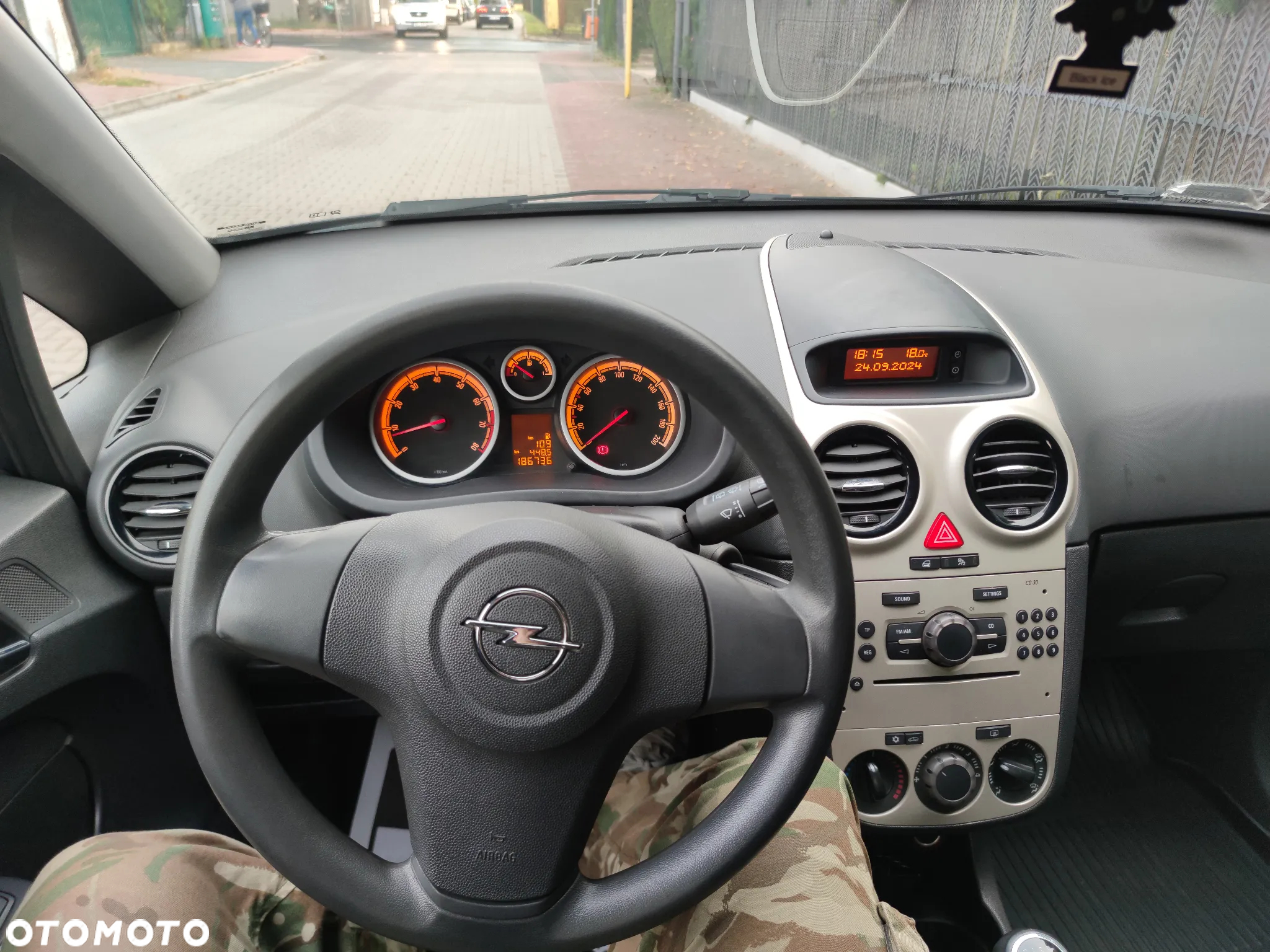 Opel Corsa 1.4 16V Enjoy - 16