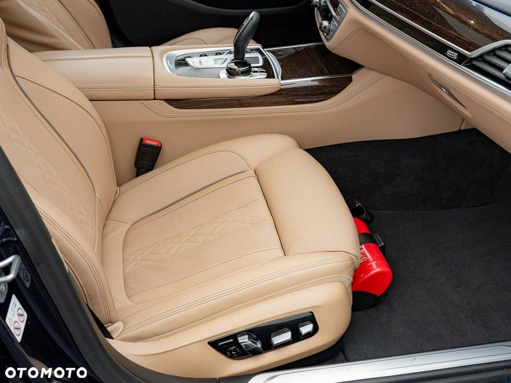 BMW Seria 7 - 34