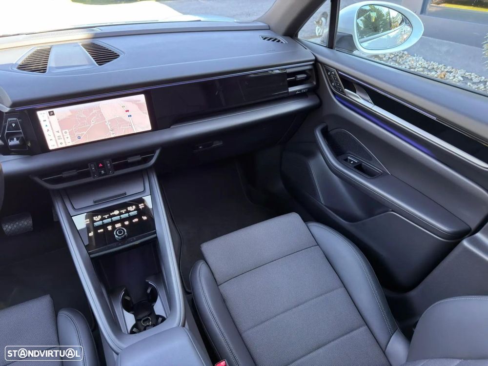 Porsche Macan Electric 4 - 31
