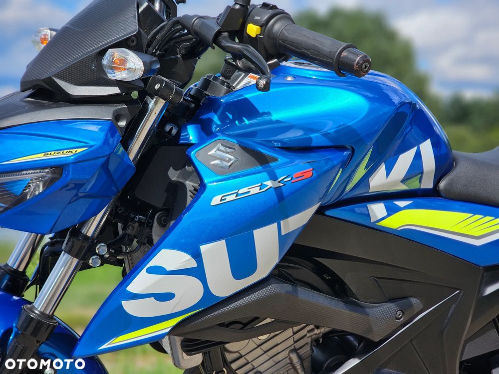Suzuki GSX - 23