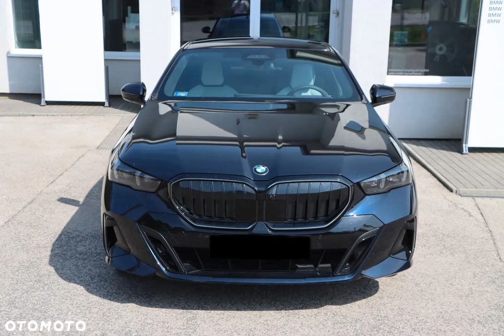 BMW Seria 5 540d xDrive mHEV M Sport - 3