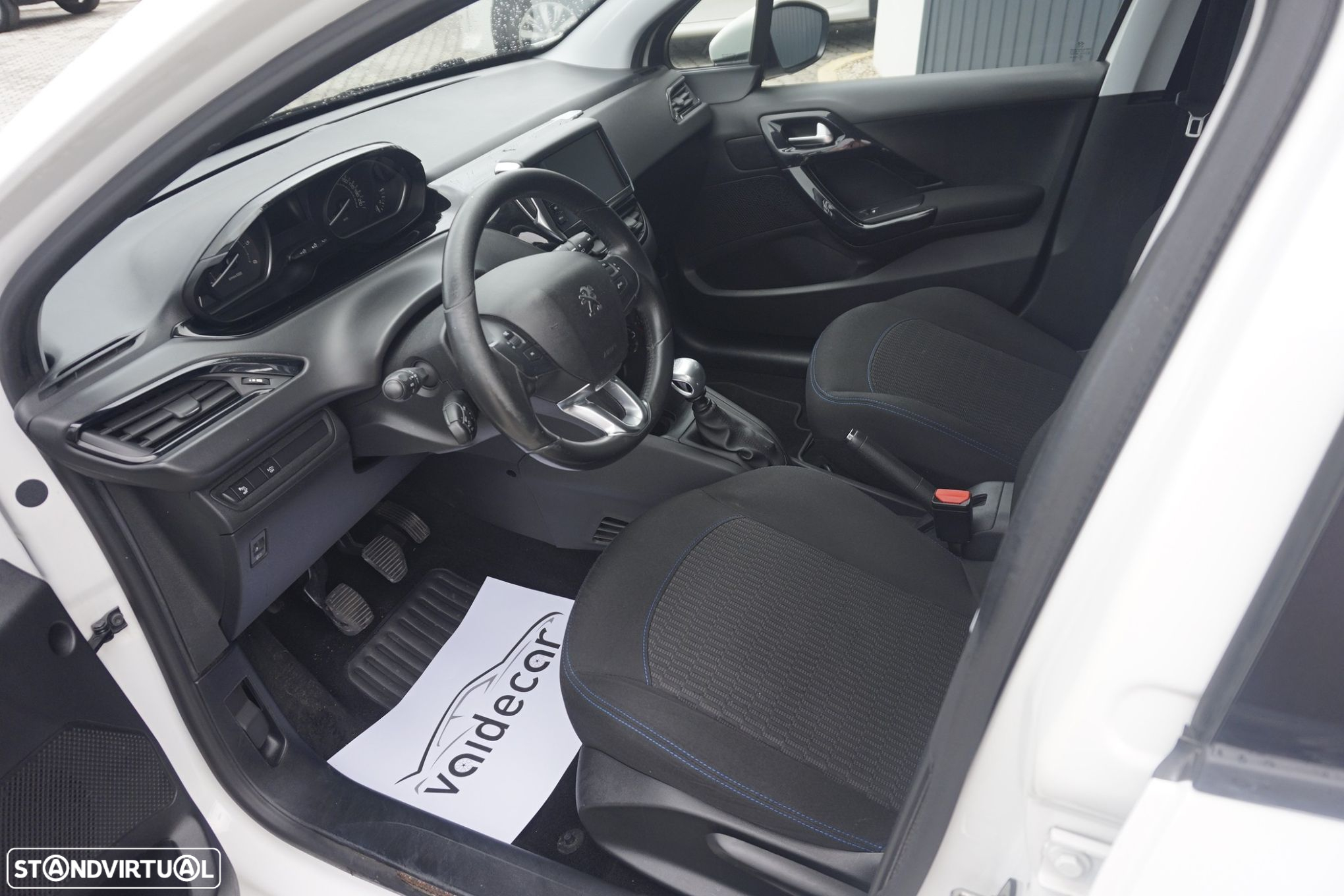 Peugeot 208 1.5 BlueHDi Signature - 5
