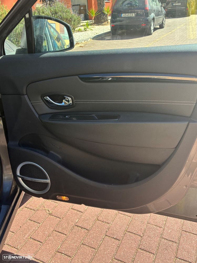 Renault Grand Scénic dCi 130 FAP Start & Stop Luxe - 24