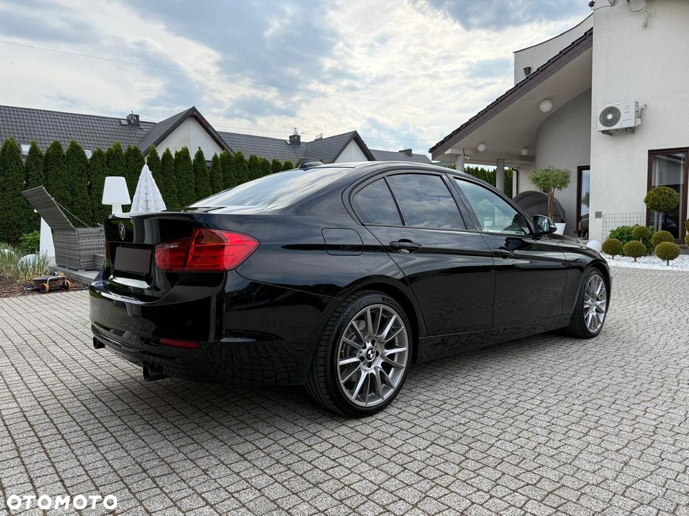 BMW Seria 3 335i Touring Sport Line - 16