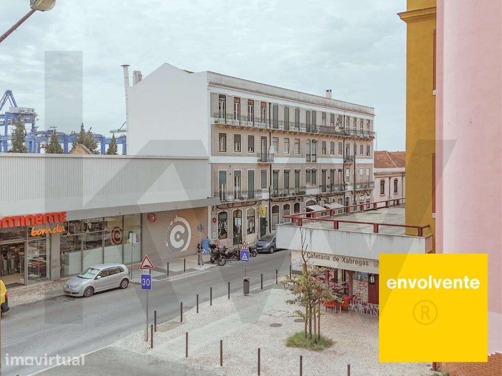 Apartamento T3 em Edifício Pombalino, Lareira, Sótão, Vista Rio – Rua - Grande imagem: 4/50