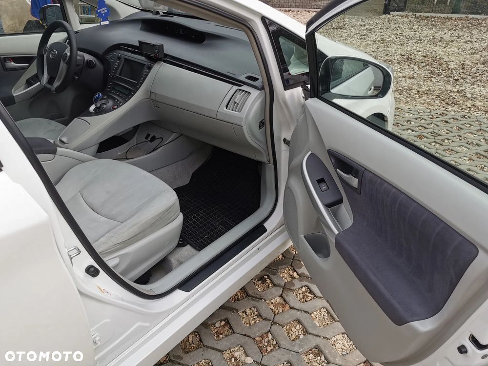 Toyota Prius - 12