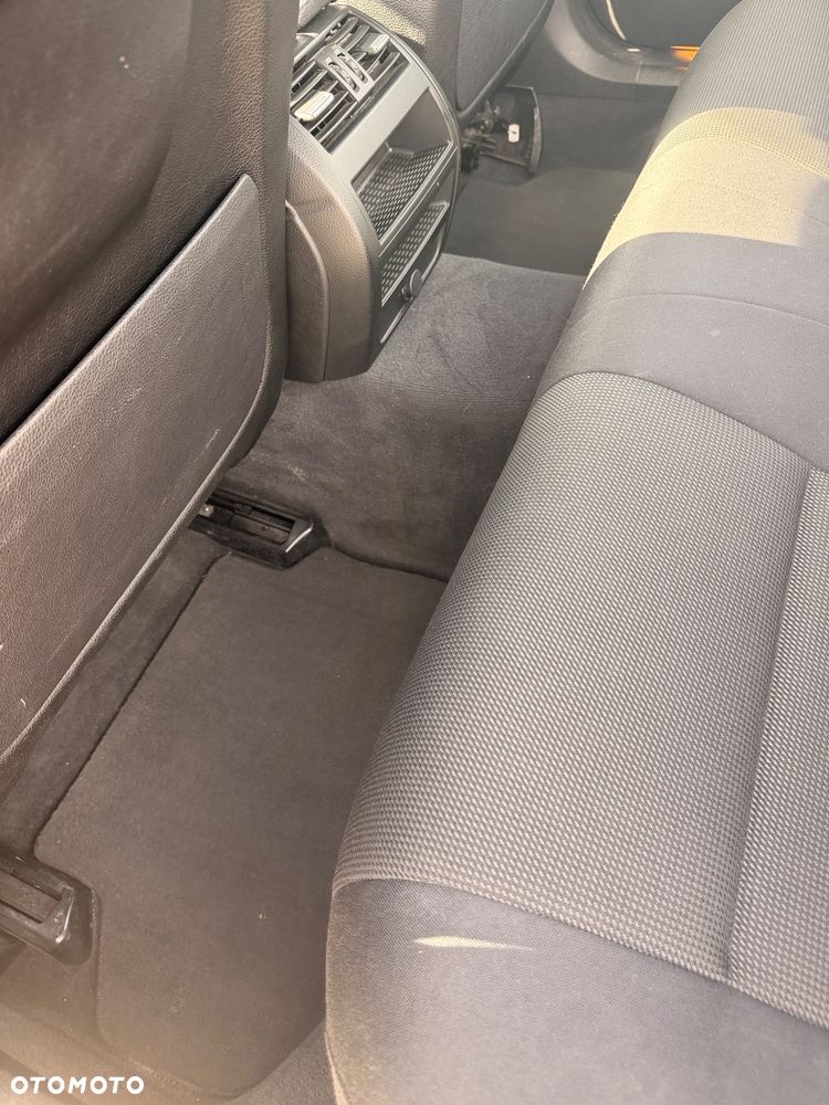 BMW Seria 5 518d - 15