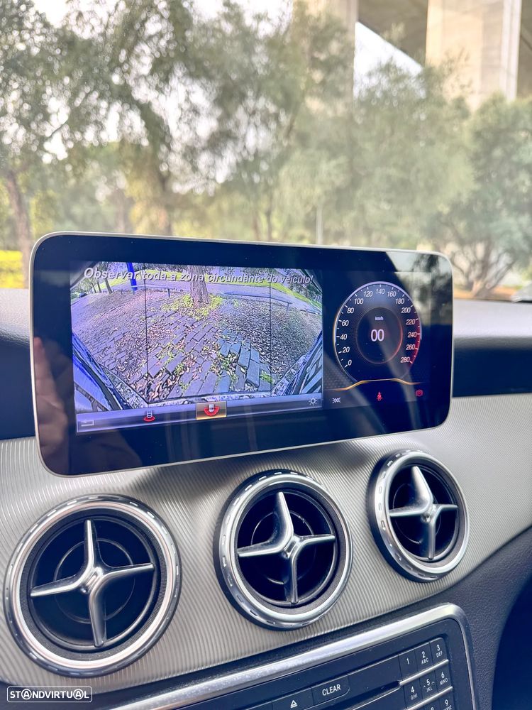 Mercedes-Benz GLA 220 d 4Matic 7G-DCT Urban - 18