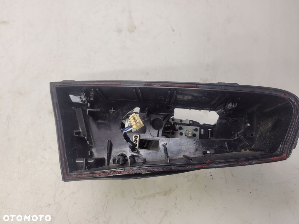 WKŁAD LAMPY LEWY TYŁ AUDI A3 8V 3D 8V3945093B - 3