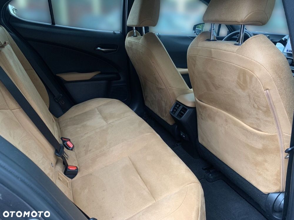 Lexus UX - 15