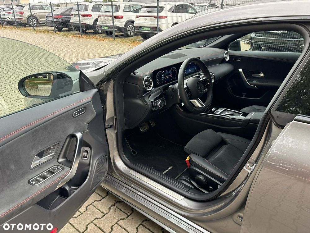 Mercedes-Benz CLA 200 7G-DCT - 11