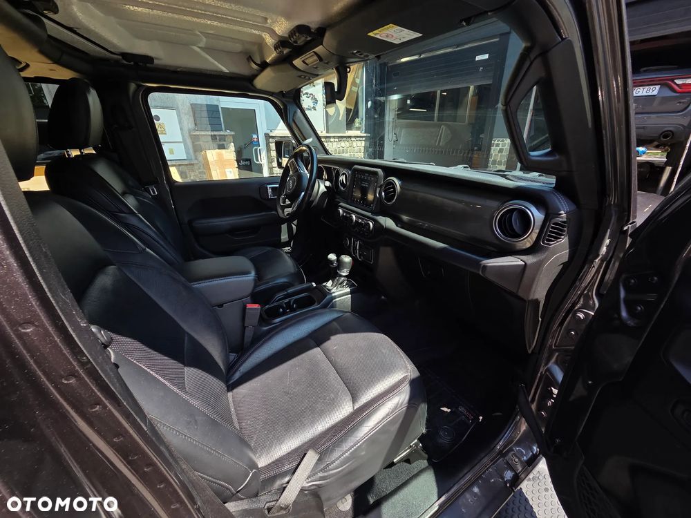 Jeep Wrangler Unlimited GME 2.0 Turbo Sahara - 32