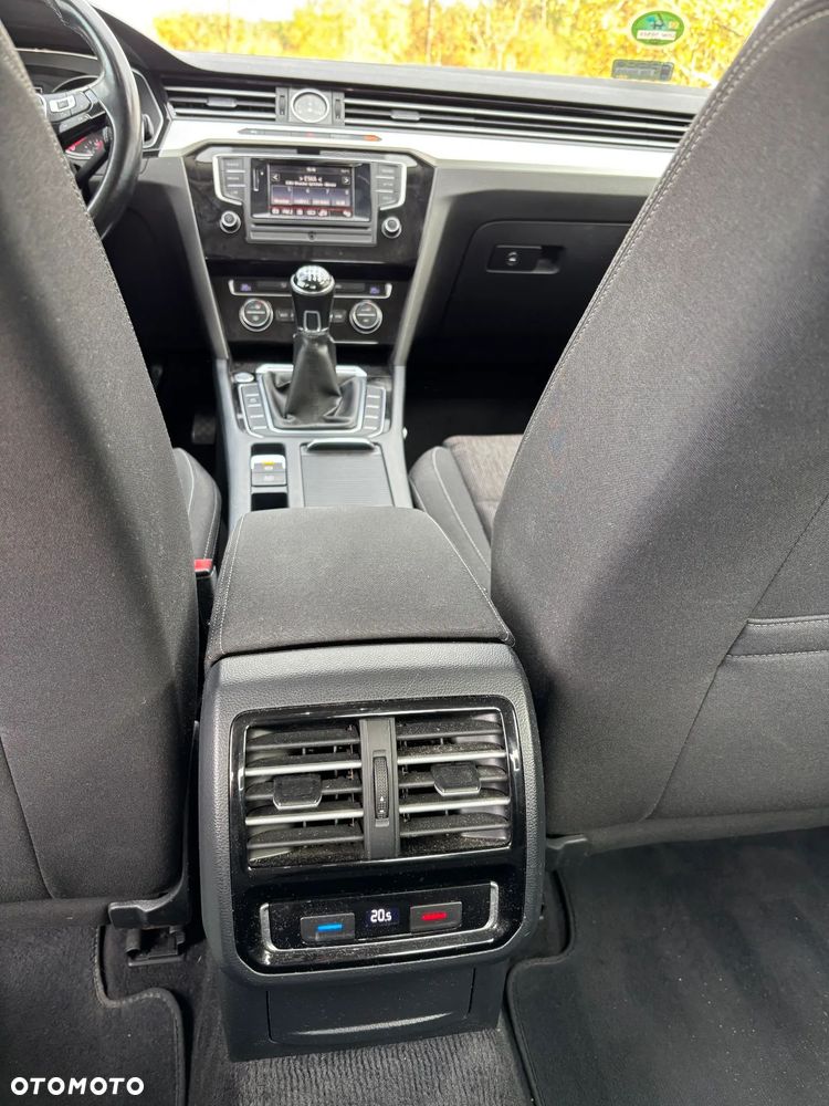 Volkswagen Passat - 12