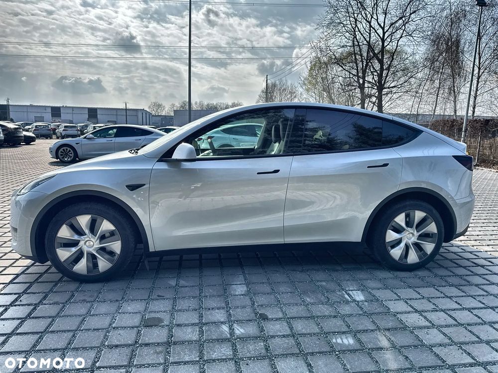 Tesla Y Long Range AWD - 3