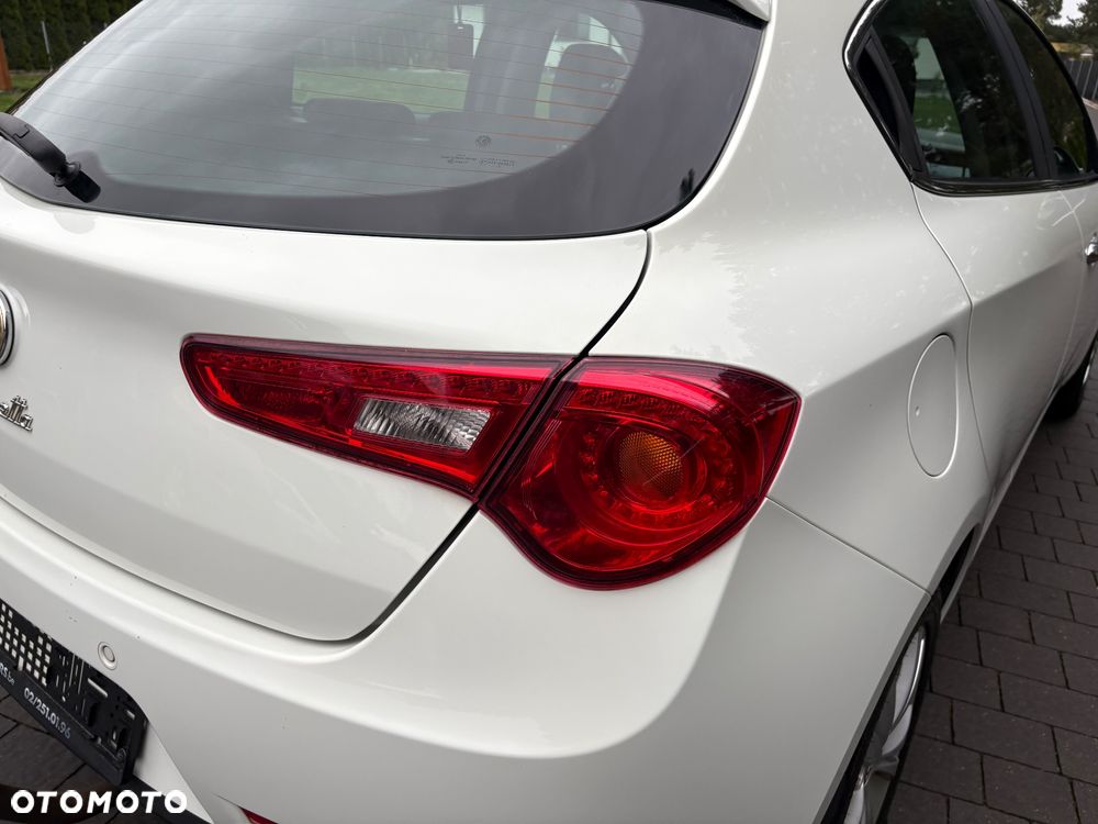 Alfa Romeo Giulietta 1.6 JTDM - 12