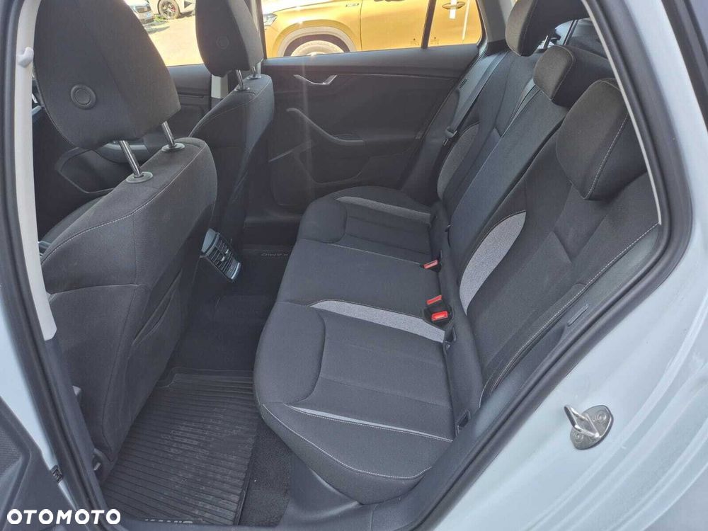 Skoda Kamiq 1.0 TSI Selection DSG - 36