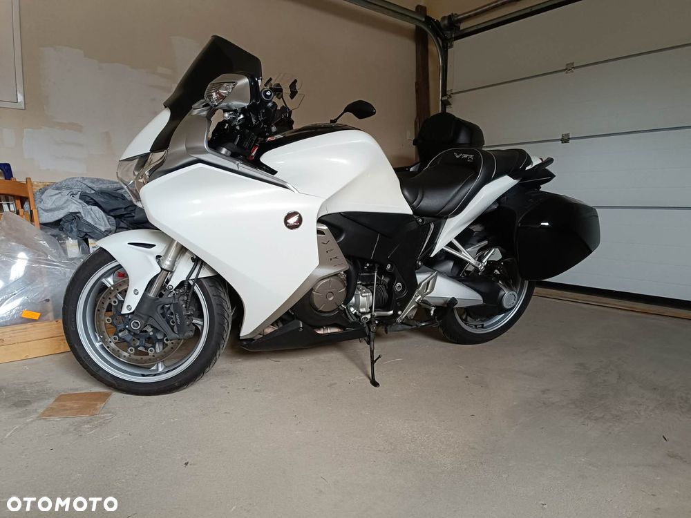 Honda VFR - 28