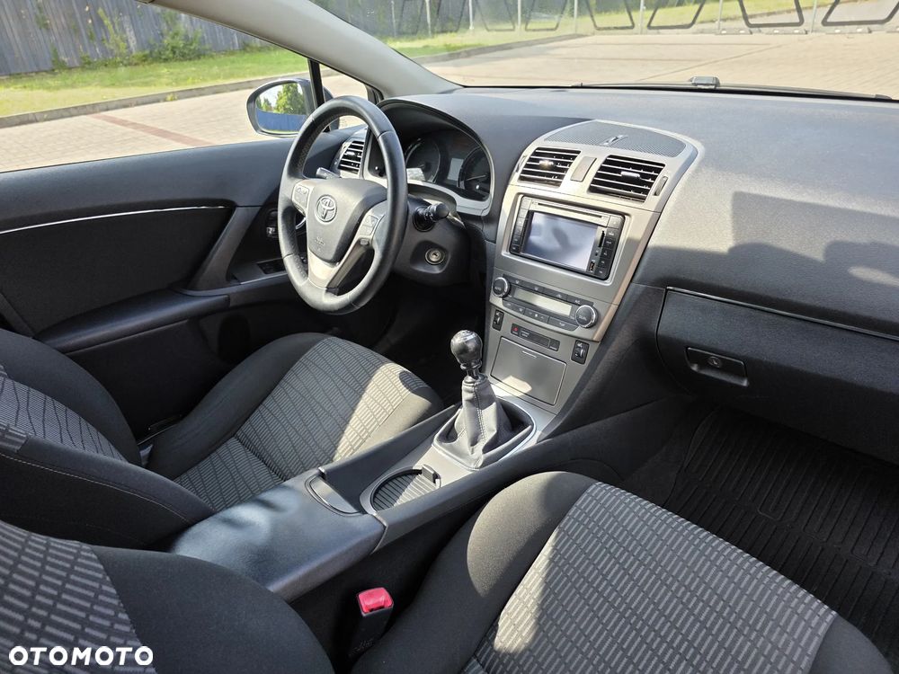 Toyota Avensis - 19