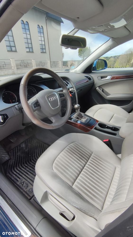 Audi A4 Limousine - 8