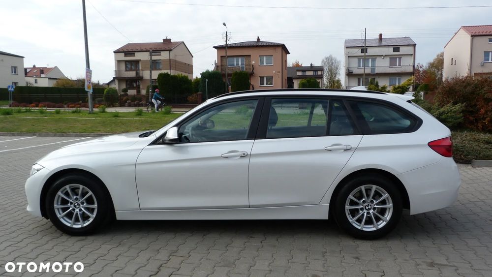 BMW Seria 3 318d Touring Sport Line - 30
