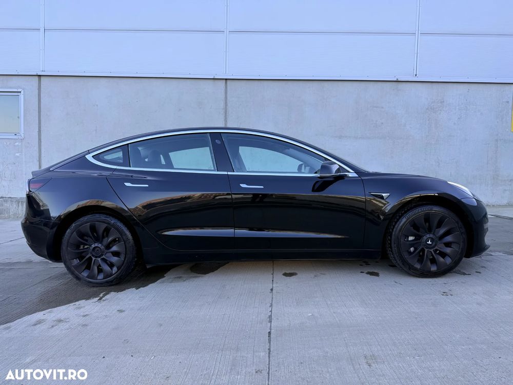 Tesla Model 3 - 3