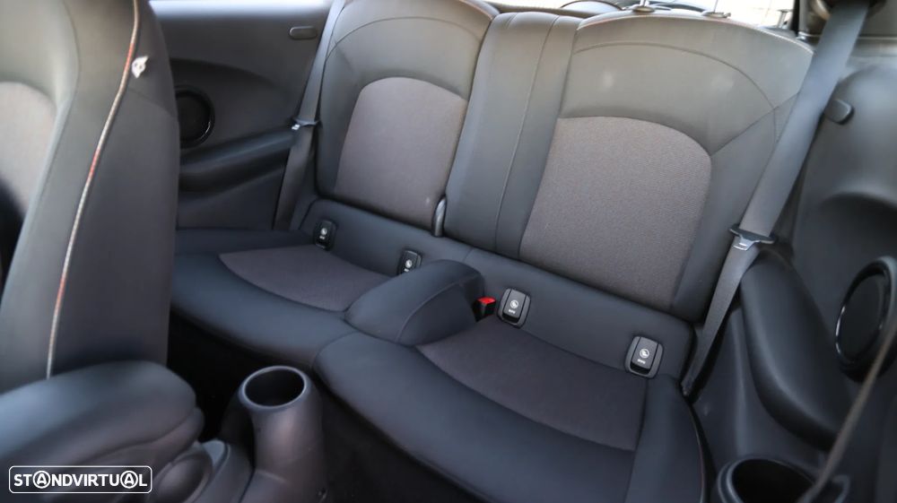 MINI 3 Portas One - 26