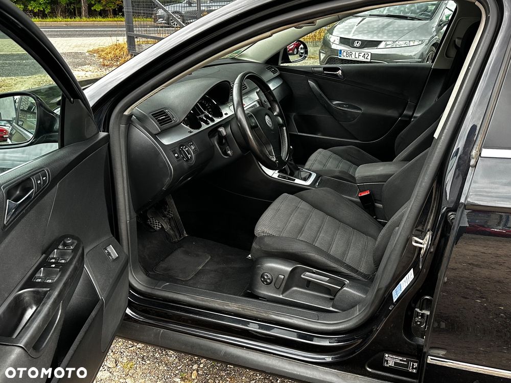 Volkswagen Passat 2.0 TDI Individual - 13