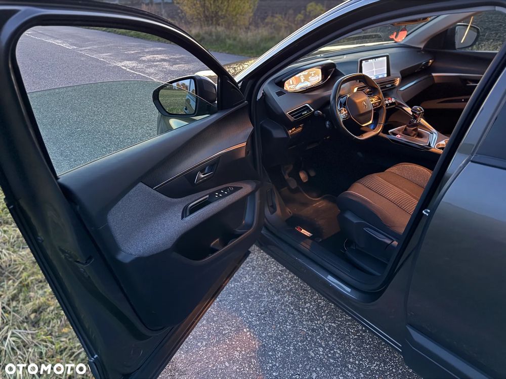 Peugeot 5008 1.2 PureTech Active S&S - 17