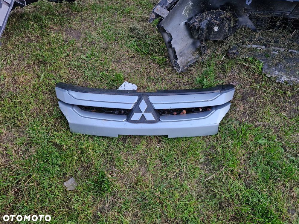 Mitsubishi L200  20r grill atrapa