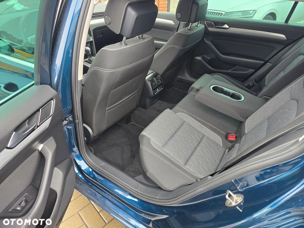 Volkswagen Passat - 10