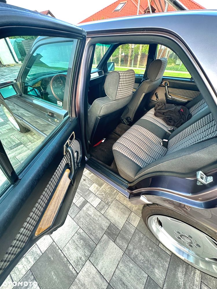 Mercedes-Benz W201 (190) - 10