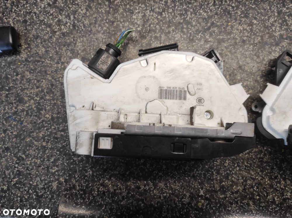 ZAMEK DRZWI PRAWY LEWY TYLNY 5N0839016G 5N0839015G VW TIGUAN SKODA SUPERB 2 FABIA 2 SPRAWNY WYSYŁKA !!!!!! - 2