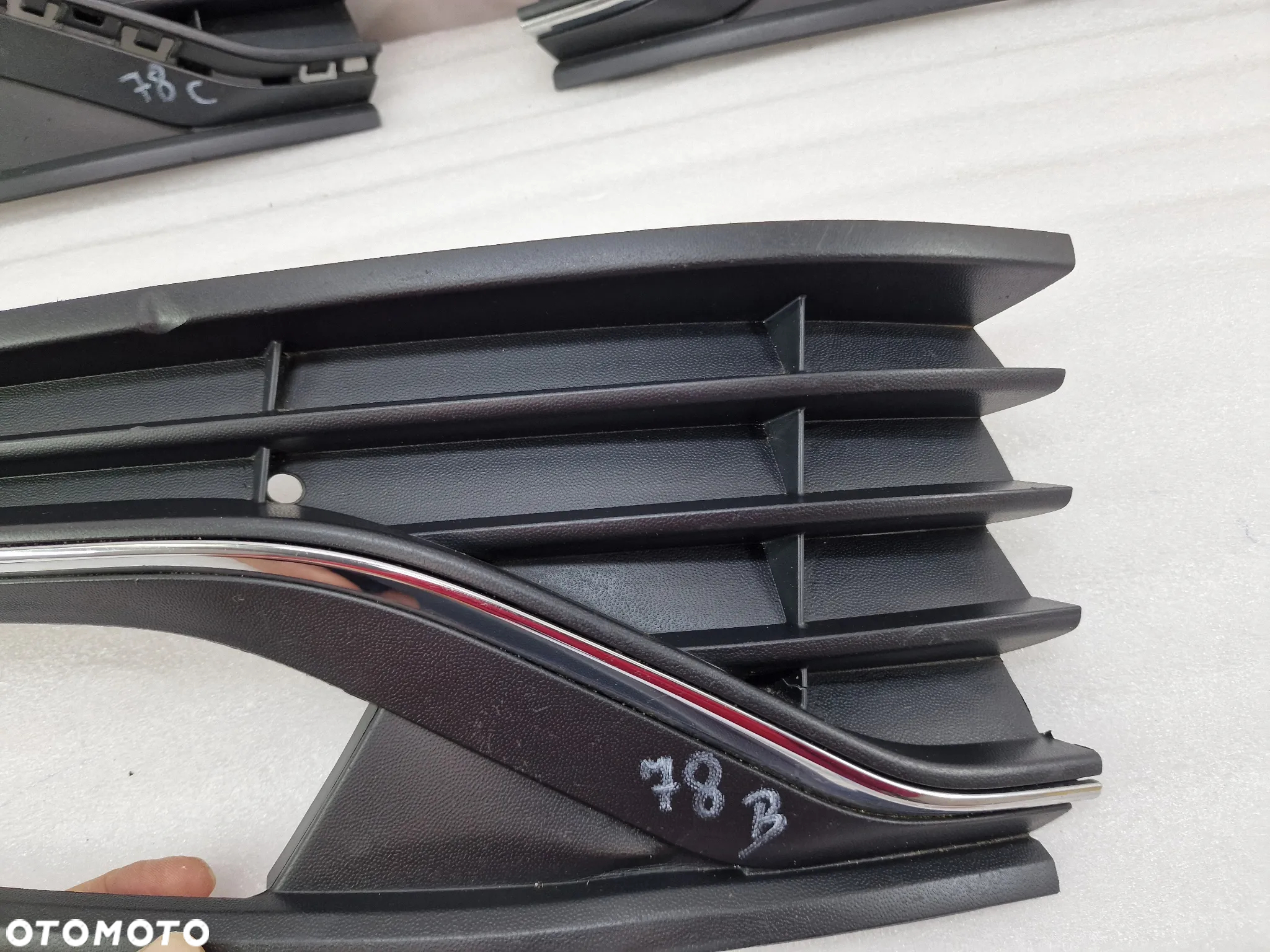 VW POLO 6C0 LIFT 13- LEWA KRATKA BOCZNA ZDERZAKA PRZEDNIEGO PRZÓD , 6C0853665K , NR AUKCJI E/78 - 19