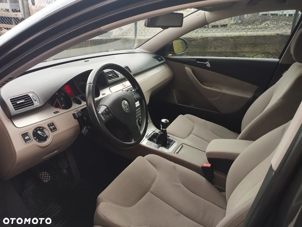 Volkswagen Passat 2.0 TDI DPF Comfortline - 11