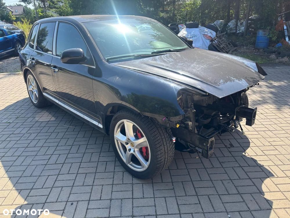 Porsche Cayenne - 1