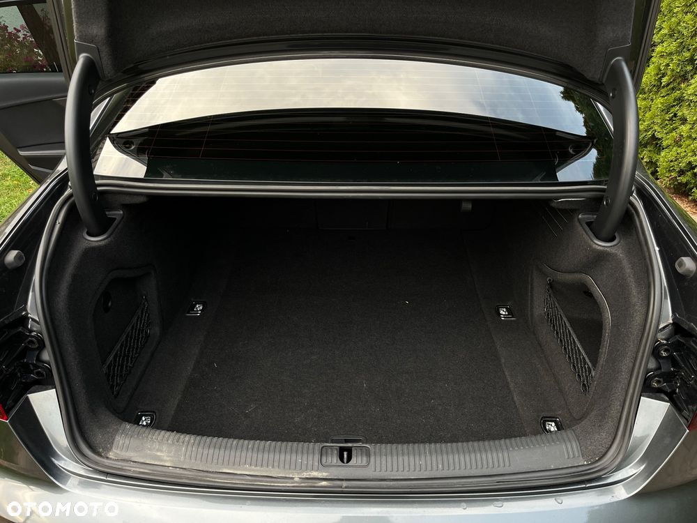 Audi A4 Limousine - 12